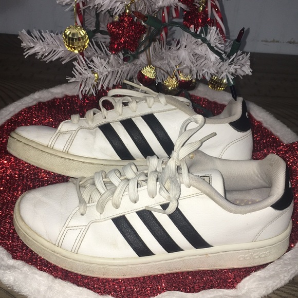 Women’s Adidas Classic Three Stripe Sneakers, Women’s Size 8 - Picture 1 of 6